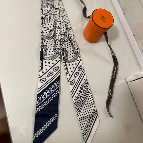 SOLD - NEW Hermes Black and White Silk Scarf - Picture 4 of 4